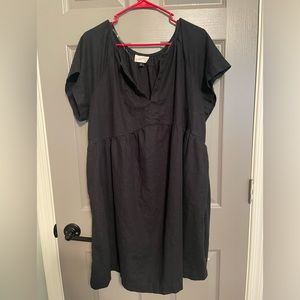Short sleeve black dress with pockets!